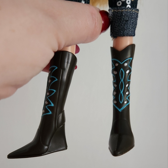 Bratz Talking Cloe Doll - Picture 7 of 7